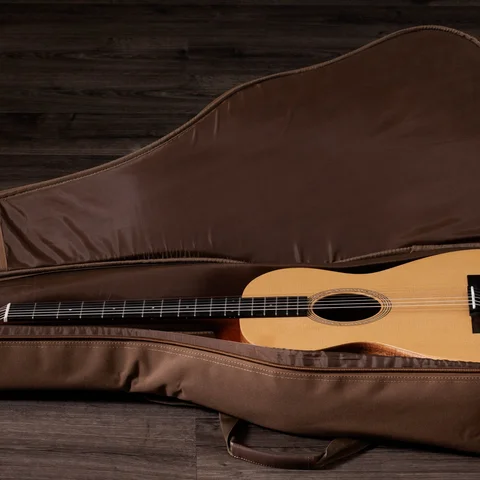 Academy Series アコースティックギター | Taylor Guitars